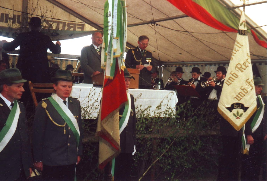 1989_festakt_prager_li_w.beneke_und_k-hnienaber.jpg