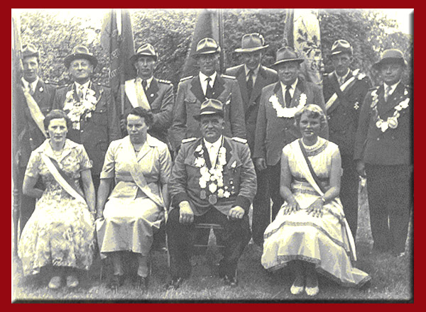 1949 Gruppenfoto mit dem Schützenverein Beckstedt und Bühren